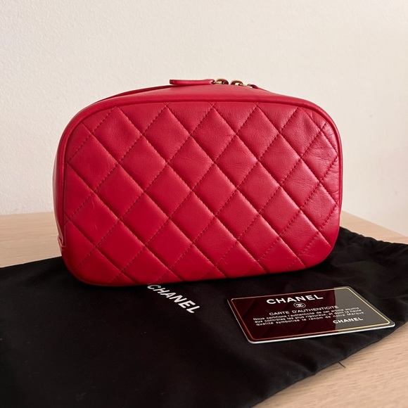 Auth Chanel Classic Quilted Red Large Cosmetic Pouch w/ Gold Hdw - Picture 2 of 9